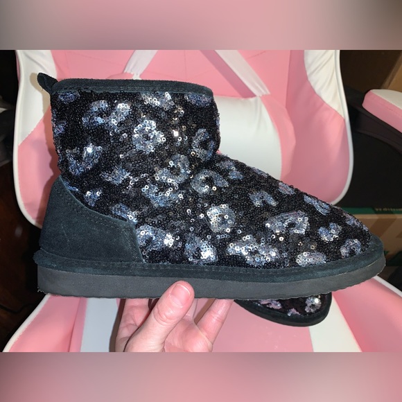 VS PINK Size LARGE 9/10 RARE HTF Cheetah Pattern Bling Faux Fur Lined Boots. - Picture 12 of 13